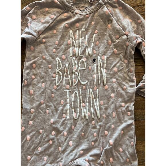 Jessica Simpson footie - 0-3m - Picture 2 of 3